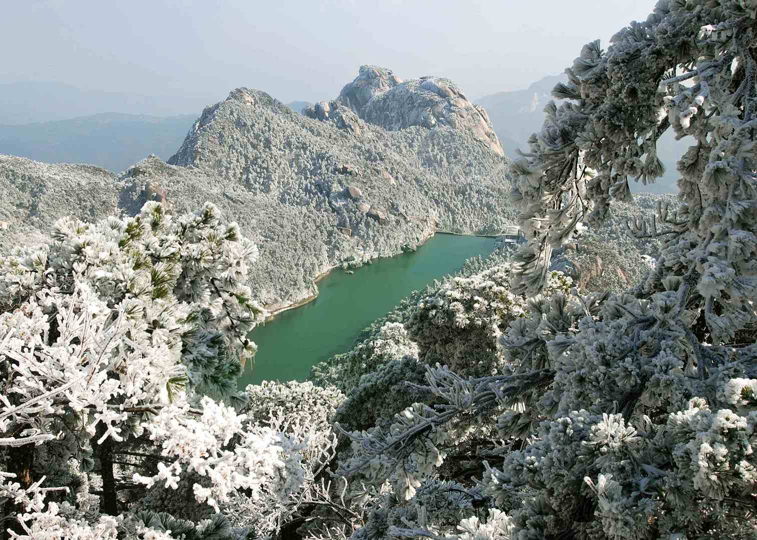 Alchemy Lake in Ice and Snow