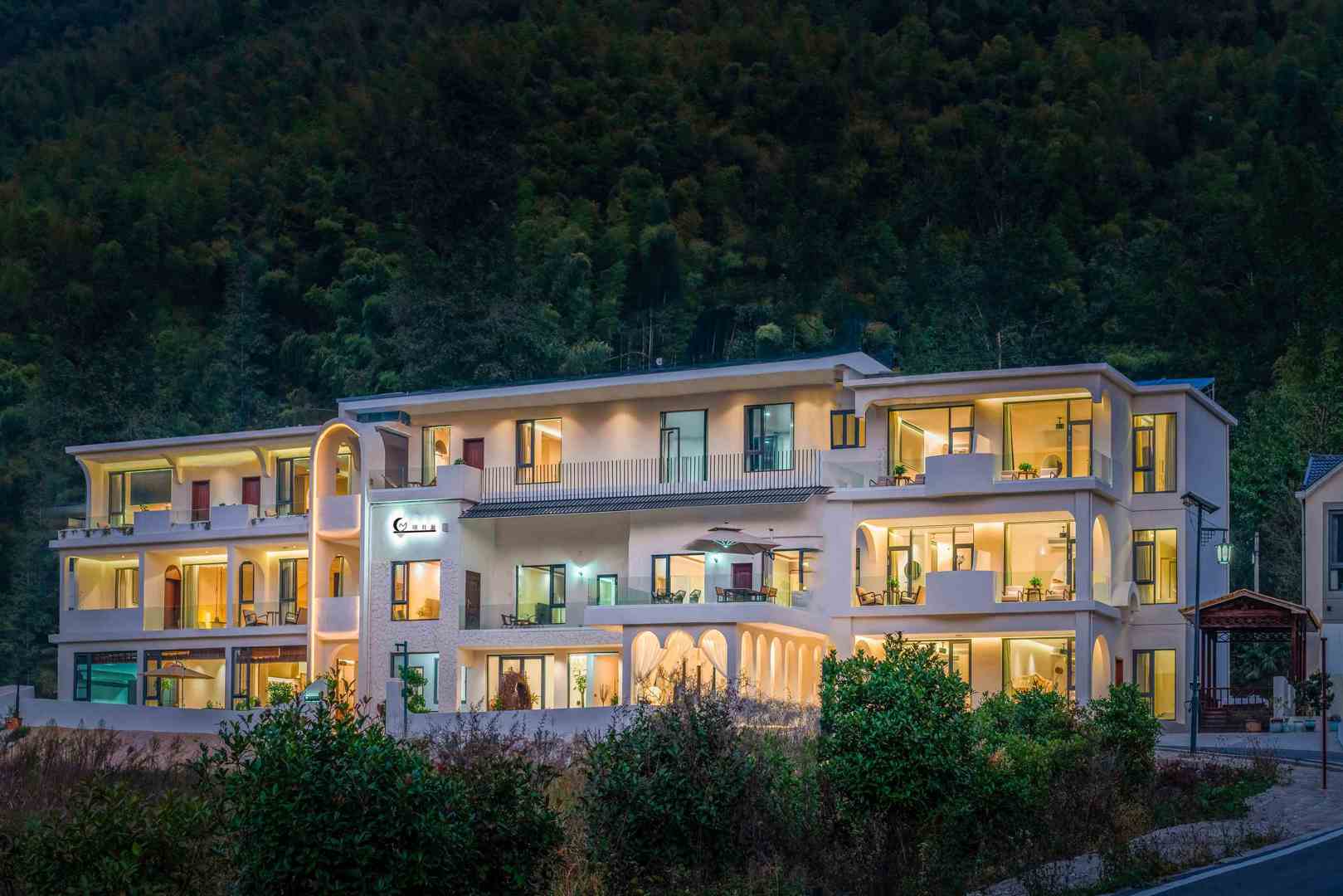Mingyuejian Homestay