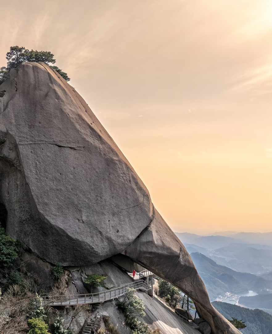 Announcement on the Official Opening and Operation of the New East Route of Tianzhushan and the Longtanhe Cableway