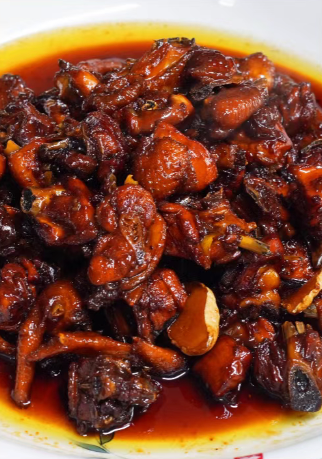 Caramel-Braised Chicken: A sweet-savory delight made for rice lovers
