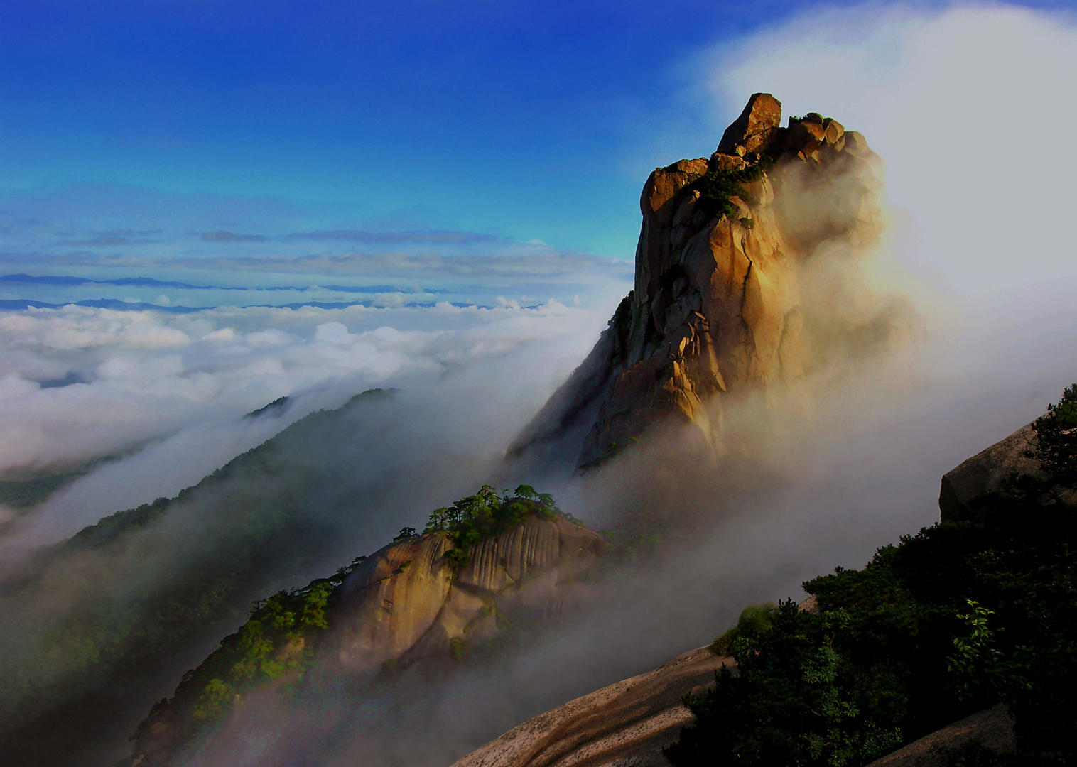 Lost Phone Returned to Tourist, Who Praised Tianzhushan’s Law Enforcement Officer for His Kind Help