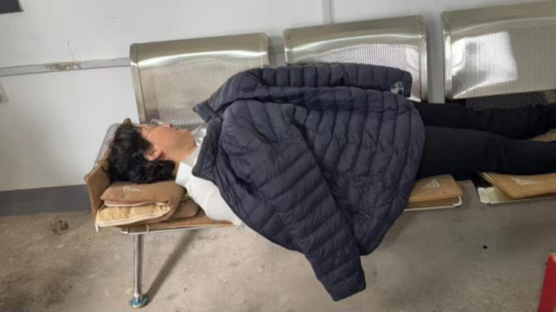 Tourist Suddenly Fell Ill; Tianzhushan Law Enforcement Officers Offered Warm Assistance, and an Anhui University Professor Sent a Thank-You Message