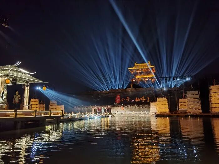 Lakebound Dreams: Xiao Qiao’s Wedding Makes Its Qianshan Xuehu Premiere, Adding a New Cultural Landmark to Qianshan’s Night Tour Scene