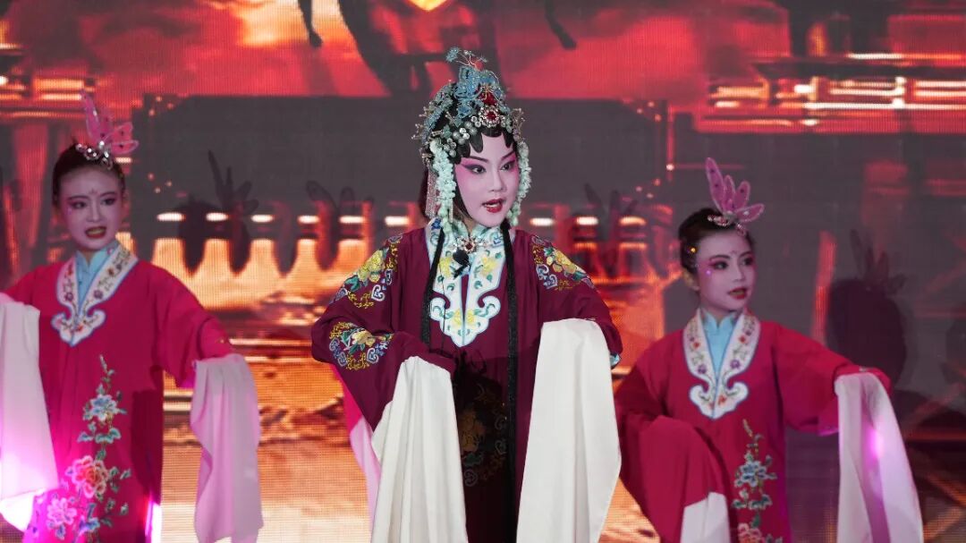 New Voices of Peking Opera Shine in the Hometown of Cheng Changgeng — Highlights from the Opening of the “Tianzhushan Cup” 3rd Youth Peking Opera Fan Competition