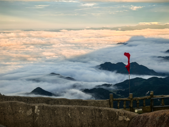 Cloud Seas and the Hidden East Gate Route: Unlock the Relaxed Poetry of the Mountains | Lucky Draw at the End